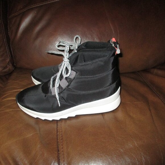 GB Black Warm-up Booties sneakers hi-tops all weather 6 NWOT - Picture 1 of 6
